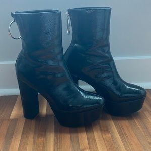 Black patent leather platform ankle boots with O-ring zipper